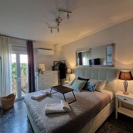 Chic Apt Near Acropolis - Avdi Square Athen Exterior foto