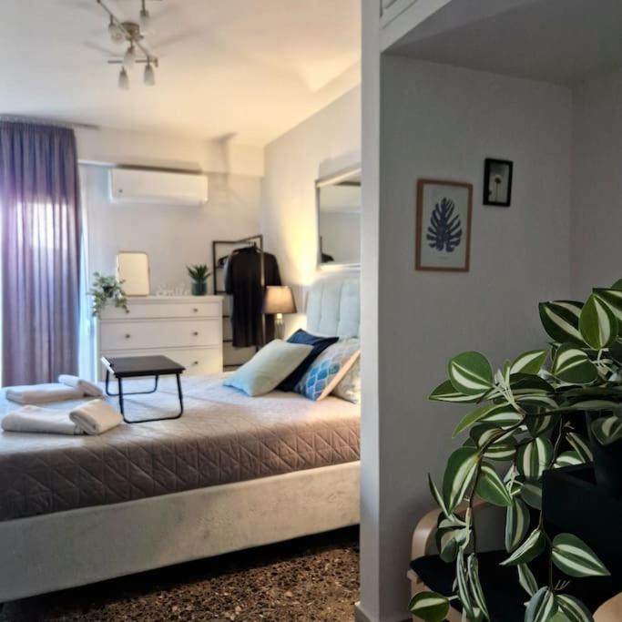Chic Apt Near Acropolis - Avdi Square Athen Exterior foto