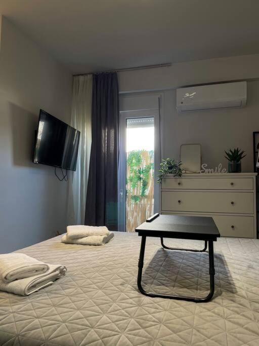 Chic Apt Near Acropolis - Avdi Square Athen Exterior foto