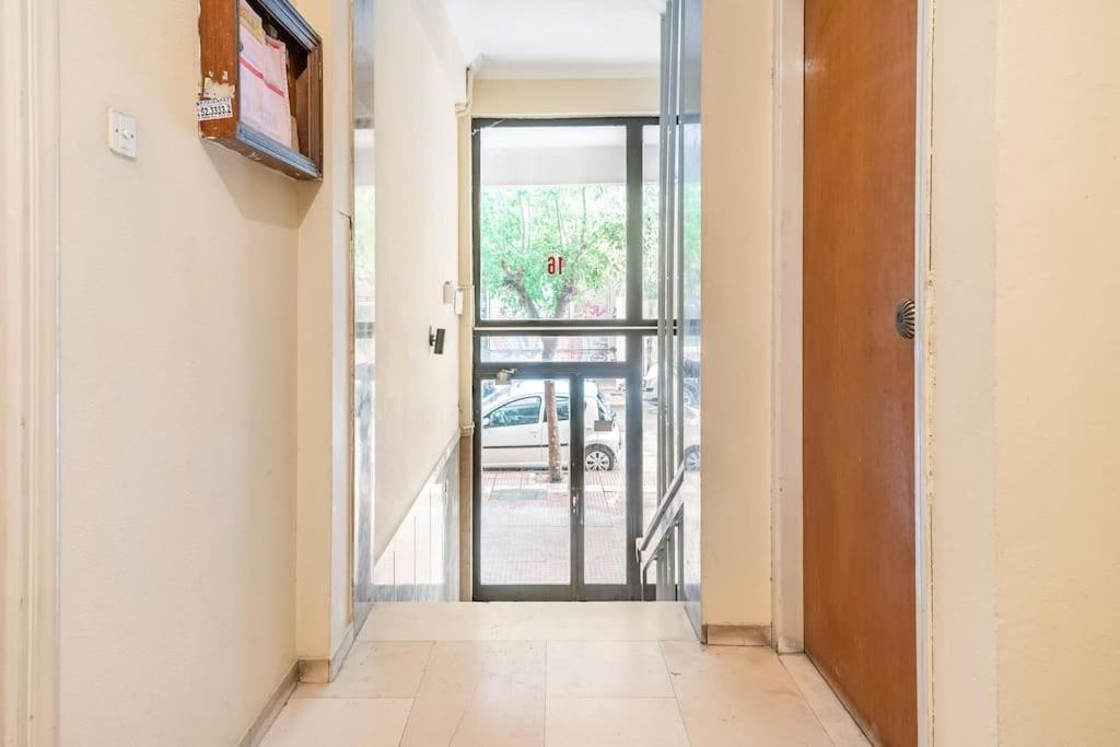 Chic Apt Near Acropolis - Avdi Square Athen Exterior foto