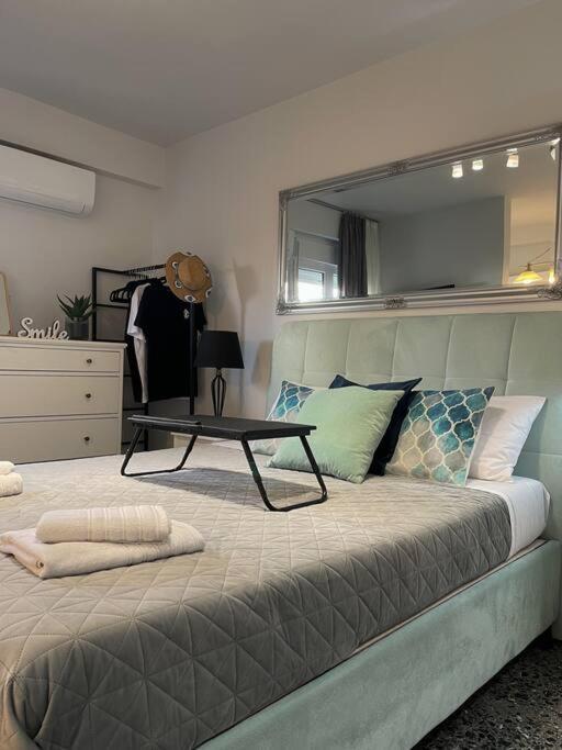 Chic Apt Near Acropolis - Avdi Square Athen Exterior foto