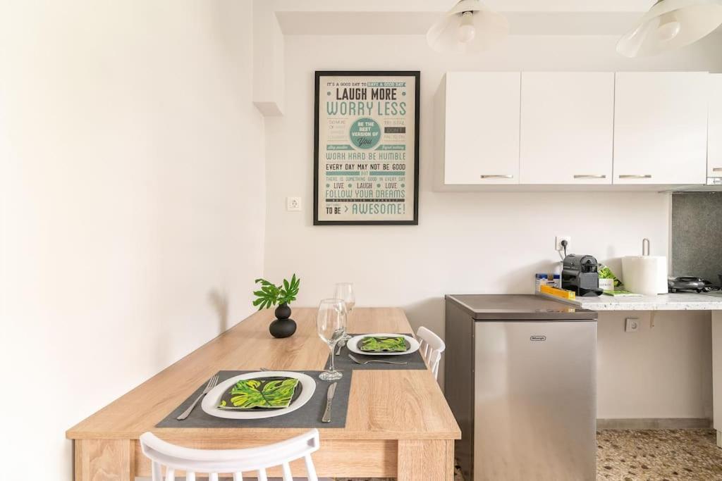Chic Apt Near Acropolis - Avdi Square Athen Exterior foto