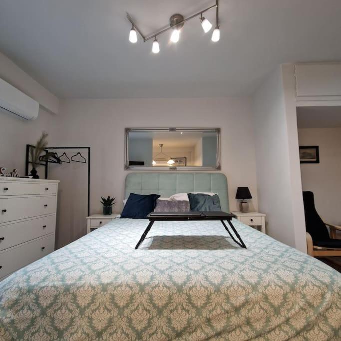 Chic Apt Near Acropolis - Avdi Square Athen Exterior foto